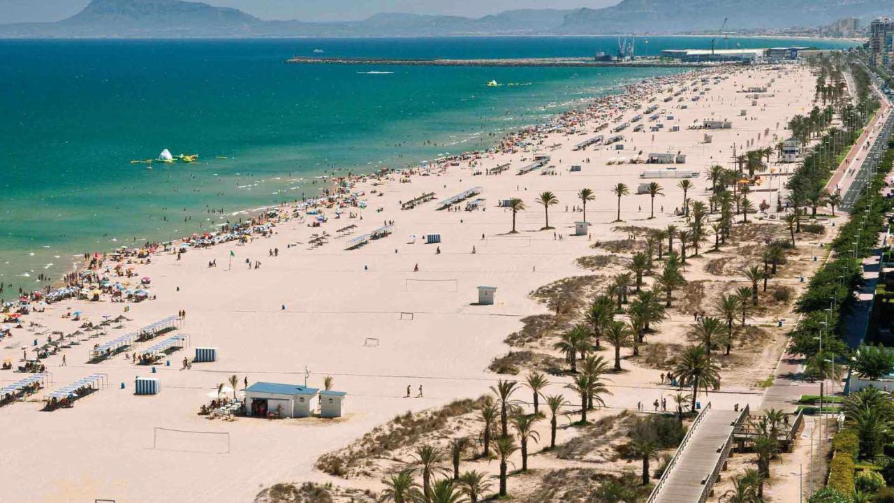 Barraques 65 Playa De Gandia Solo Para Familias Bagian luar foto